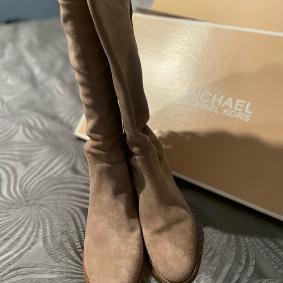 Michael Kors Rhea Flat Boots NWOT - Picture 4 of 11